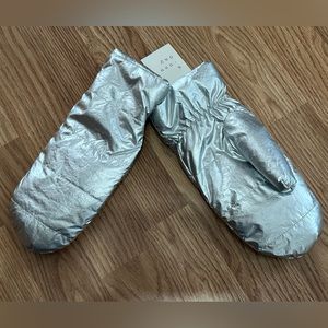NWT Women’s A New Day Silver Mittens